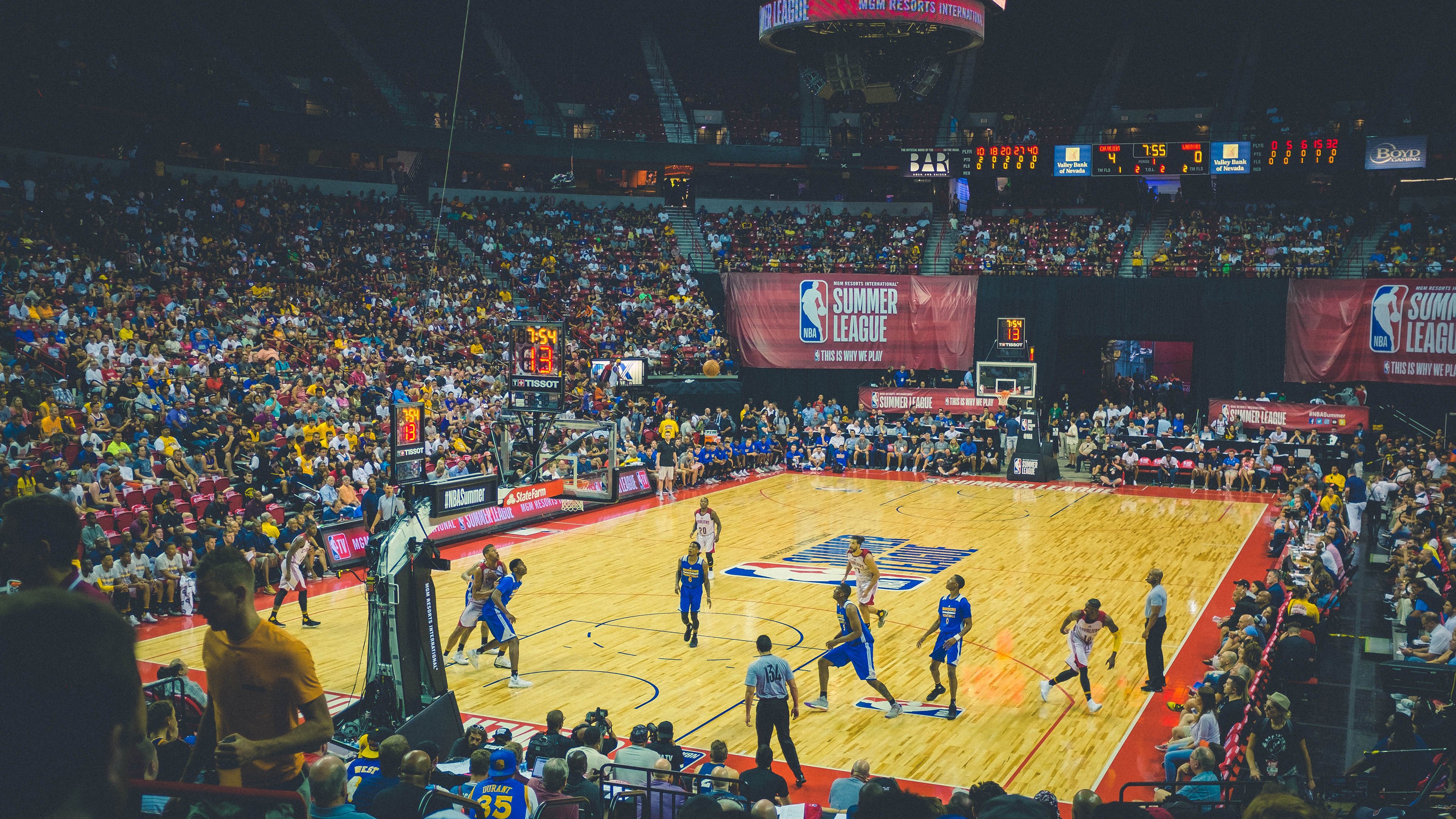 篮网硬仗取胜上海队，欧文末节狂飙锁定胜局